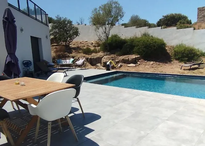 Isula Contemporaine Villa *