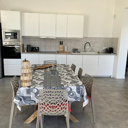 Isula Contemporaine Villa